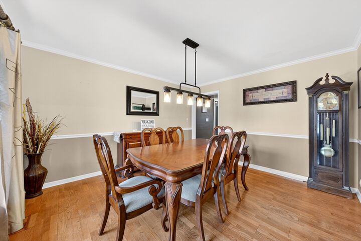 Property Photo: 1404 Amy Lane IL 60048