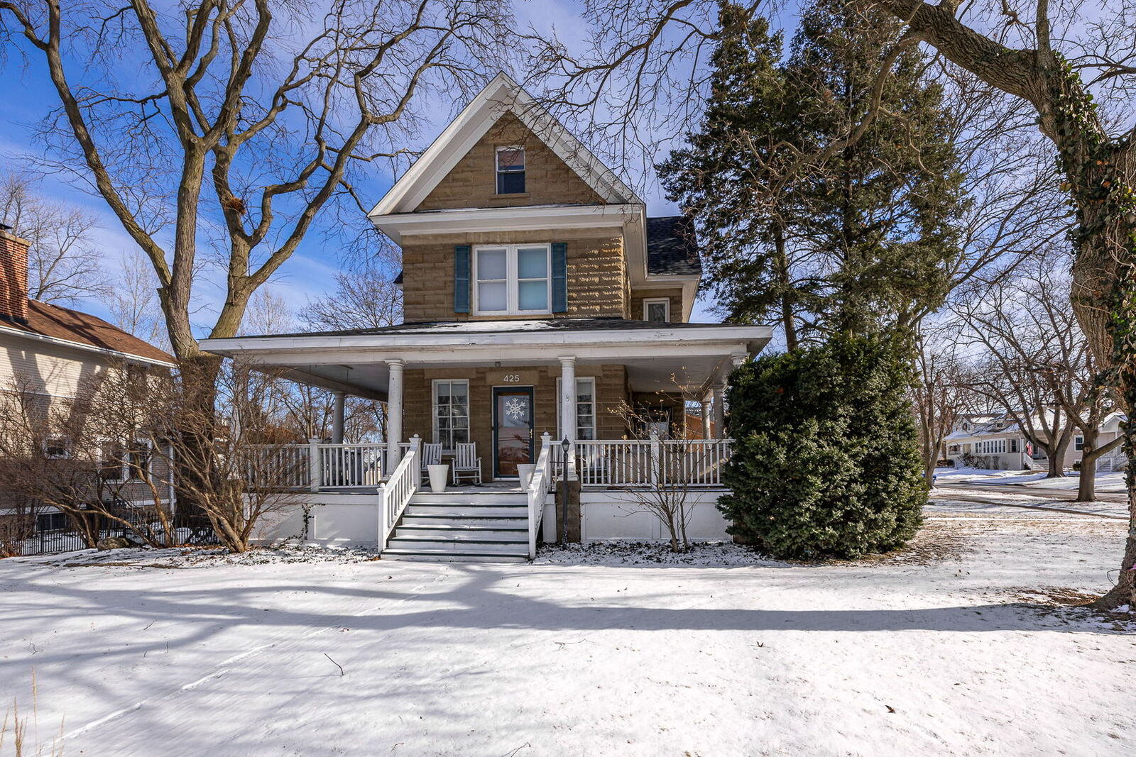 Property Photo:  425 S Naperville Road  IL 60187 