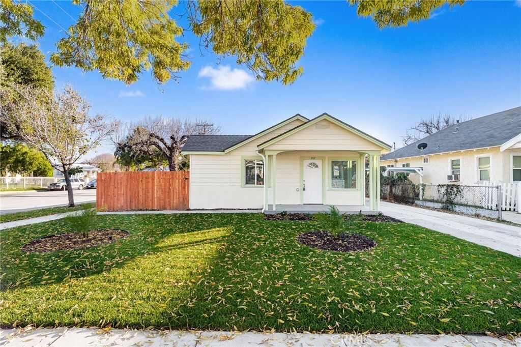 Property Photo:  207 W 17th  CA 92405 