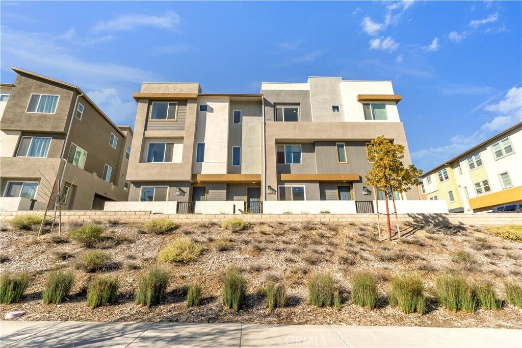 Property Photo: 27582 Manzanita CA 91381