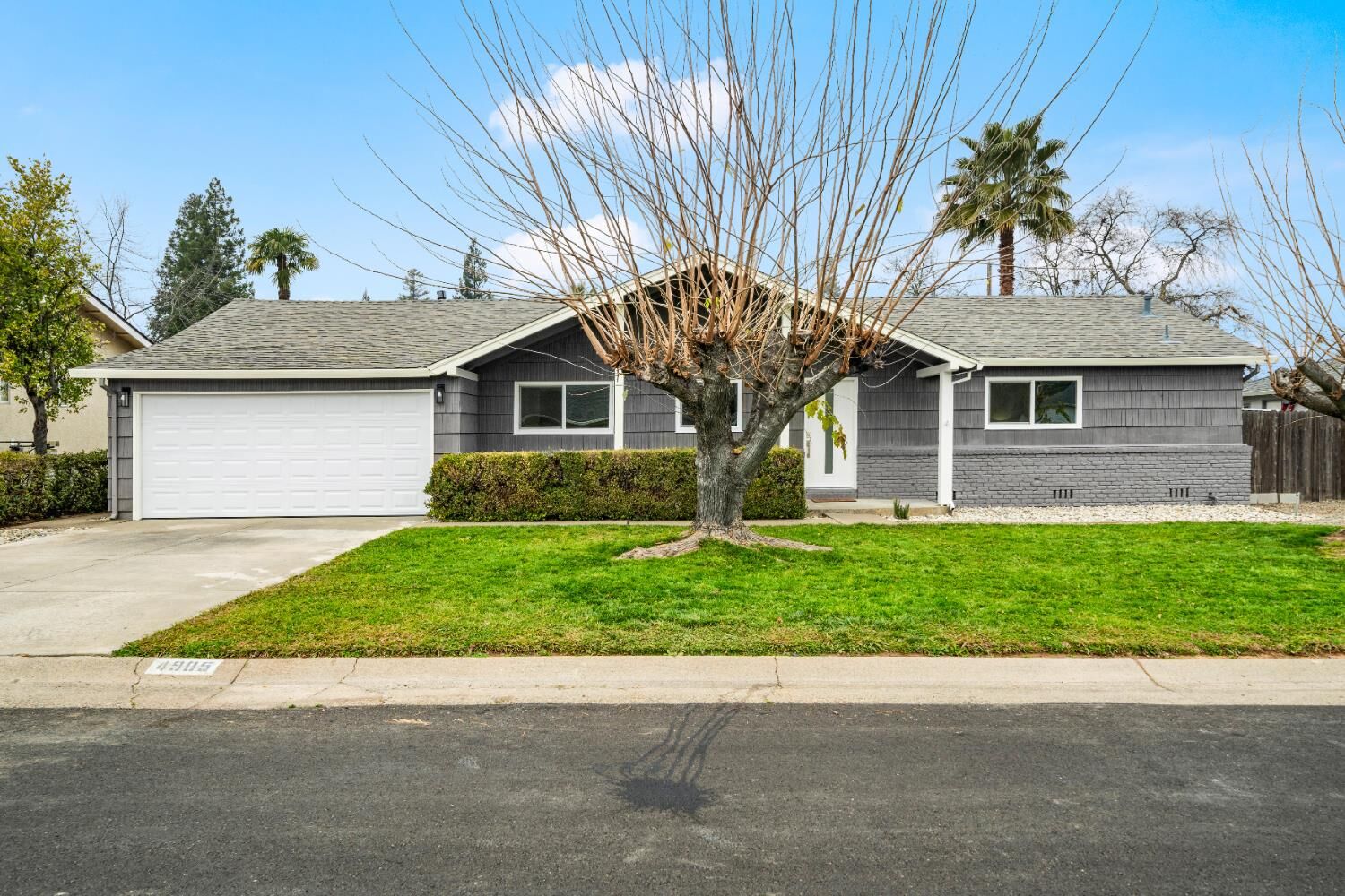 Property Photo: 4905 Heatherdale Ln CA 95608