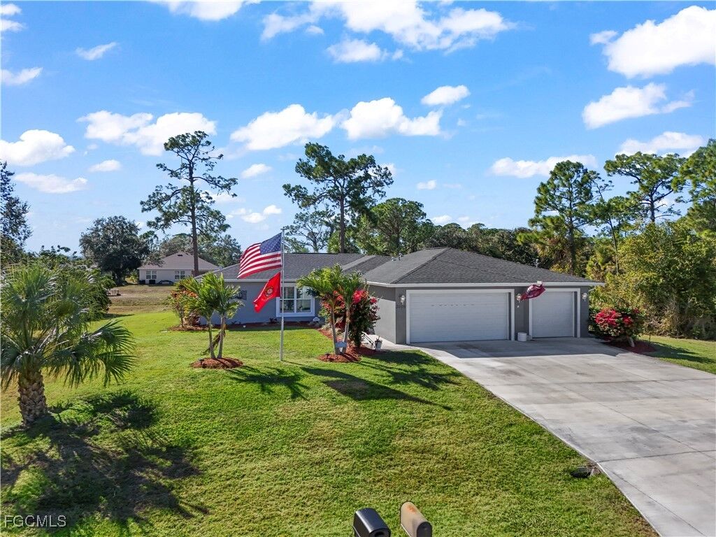 Property Photo:  3008 Redwood Lane  FL 33935 