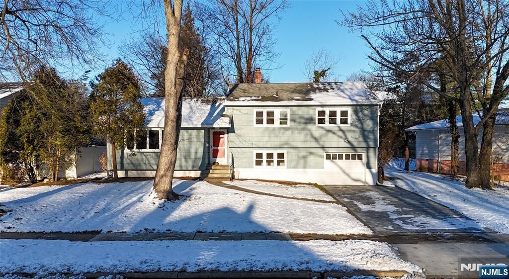 Property Photo:  10 Eastbrook Drive  NJ 07661 