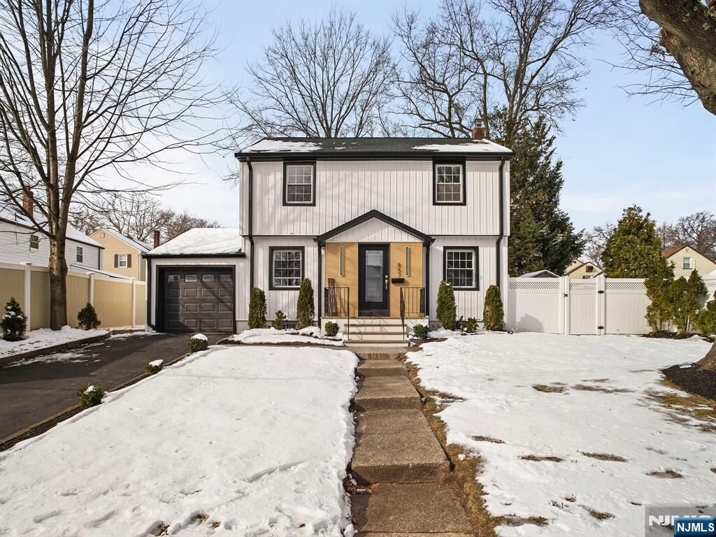 Property Photo:  857 Collingwood Avenue  NJ 07607 