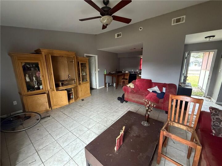 Property Photo:  1715 W Hall Avenue  LA 70460 