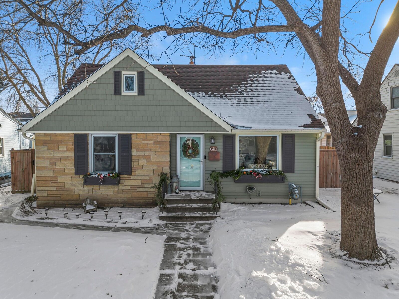 Property Photo:  1908 Wordsworth Avenue  MN 55116 
