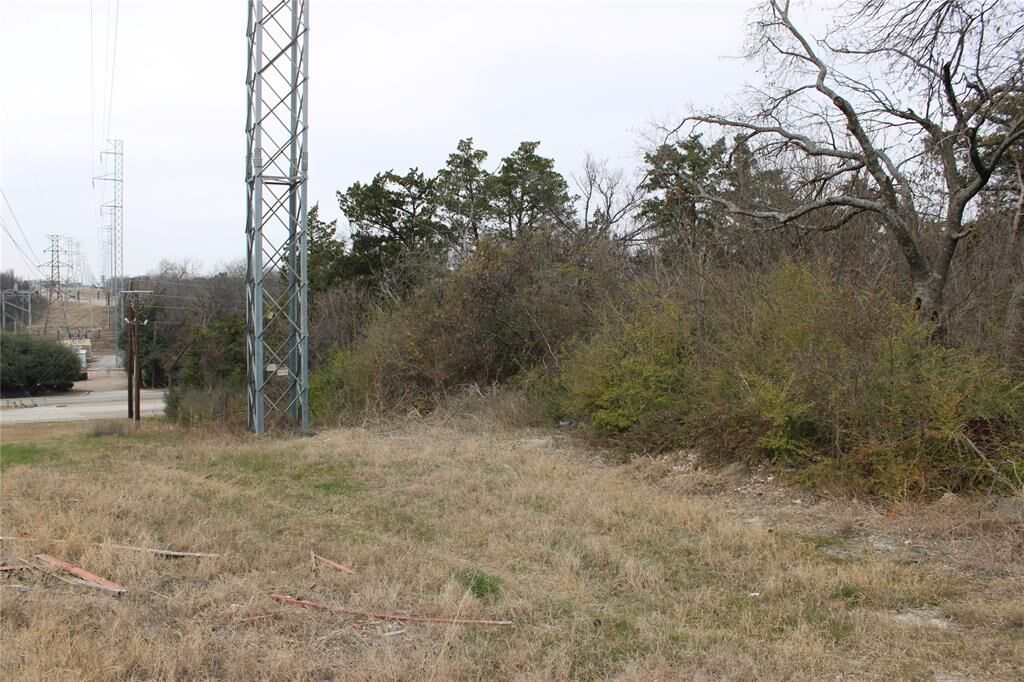 Property Photo:  3224 S Cockrell Hill Road  TX 75236 