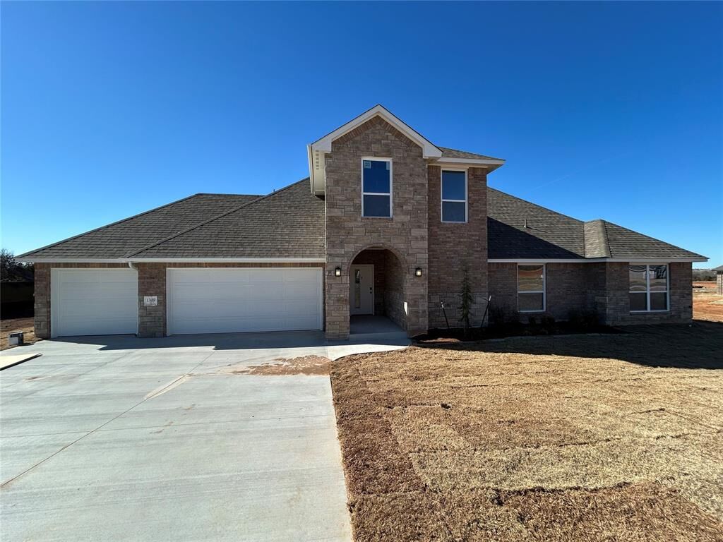 Property Photo:  1309 Lighthorsemen Way  OK 73020 