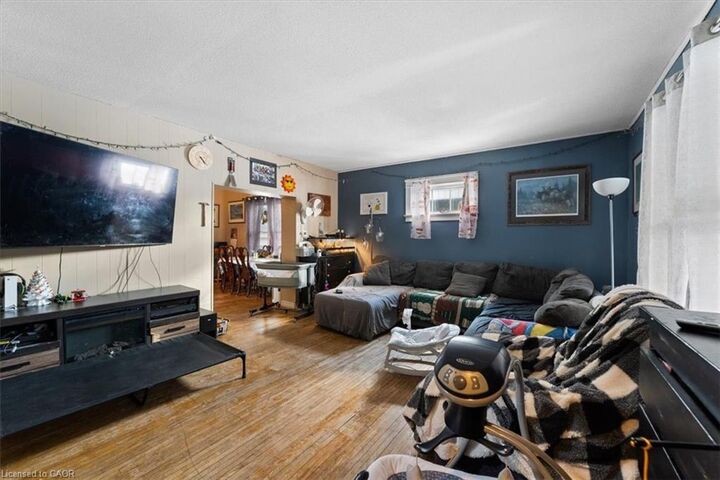 Property Photo: 189 Kent Street S ON N3Y 2Y2