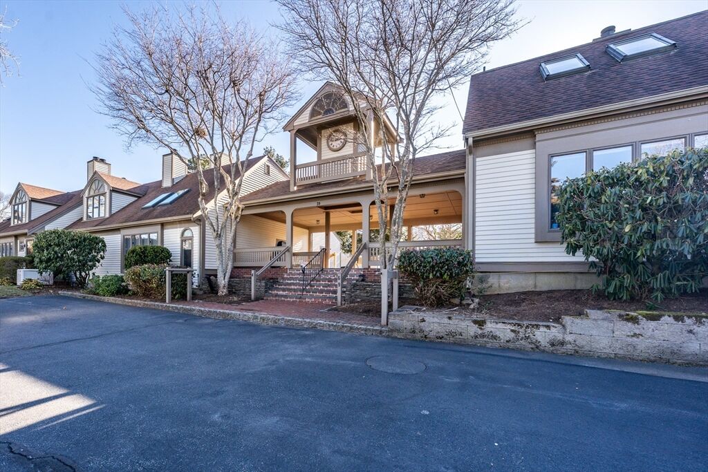 Property Photo:  39 Blossom Ave 4  MA 02655 