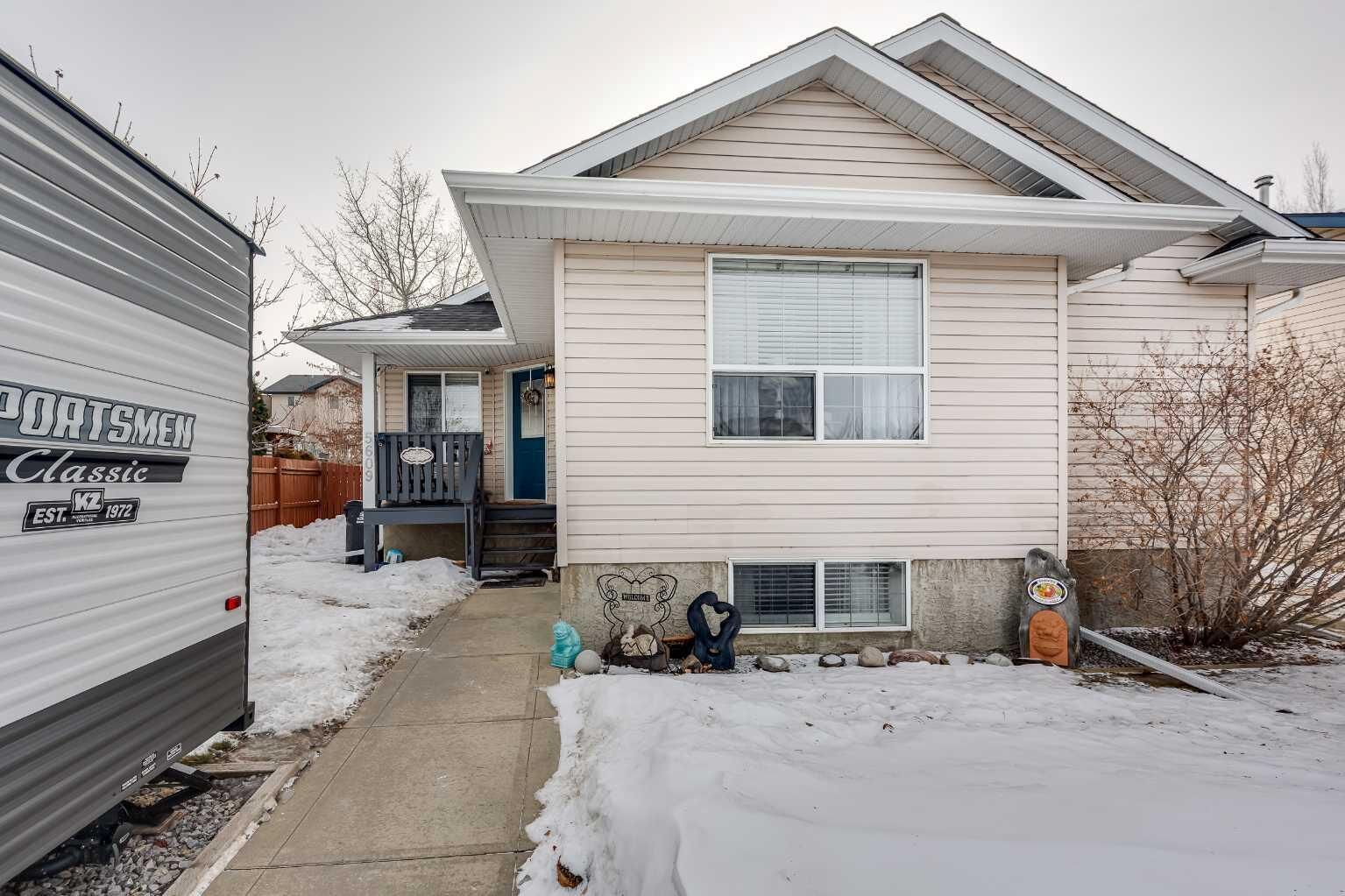 Property Photo: 5609 Park Street AB T4M 0E8