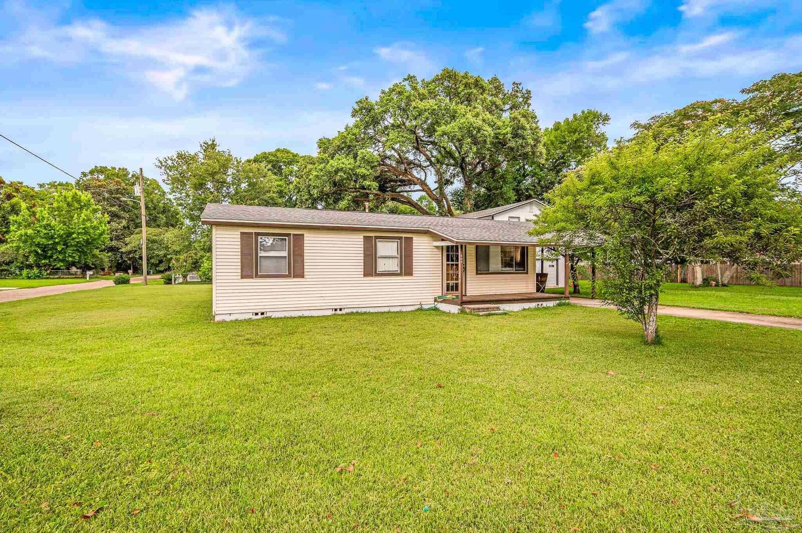 Property Photo: 800 N 47th Ave FL 32506