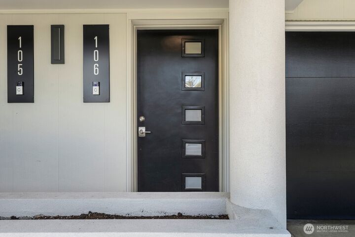 Property Photo:  2410  Aurora Avenue N 106  WA 98109 