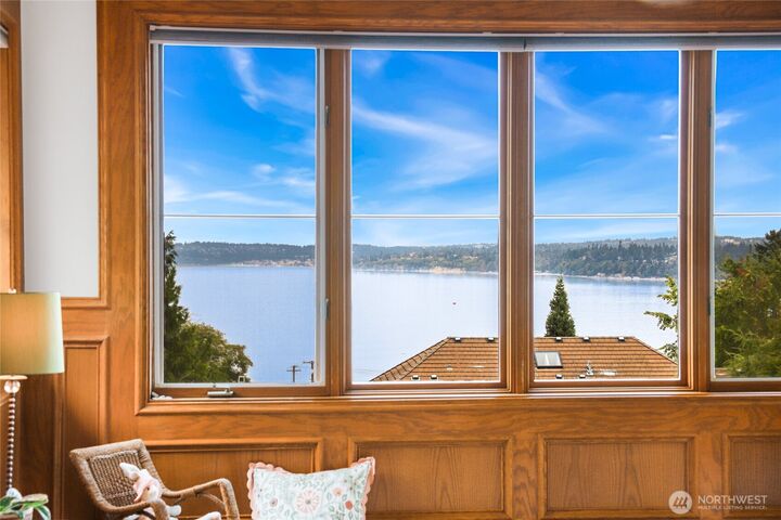 Property Photo:  621 SW 295th Place  WA 98023 