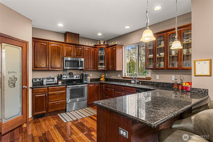 Property Photo:  713  19th Street NE  WA 98802 