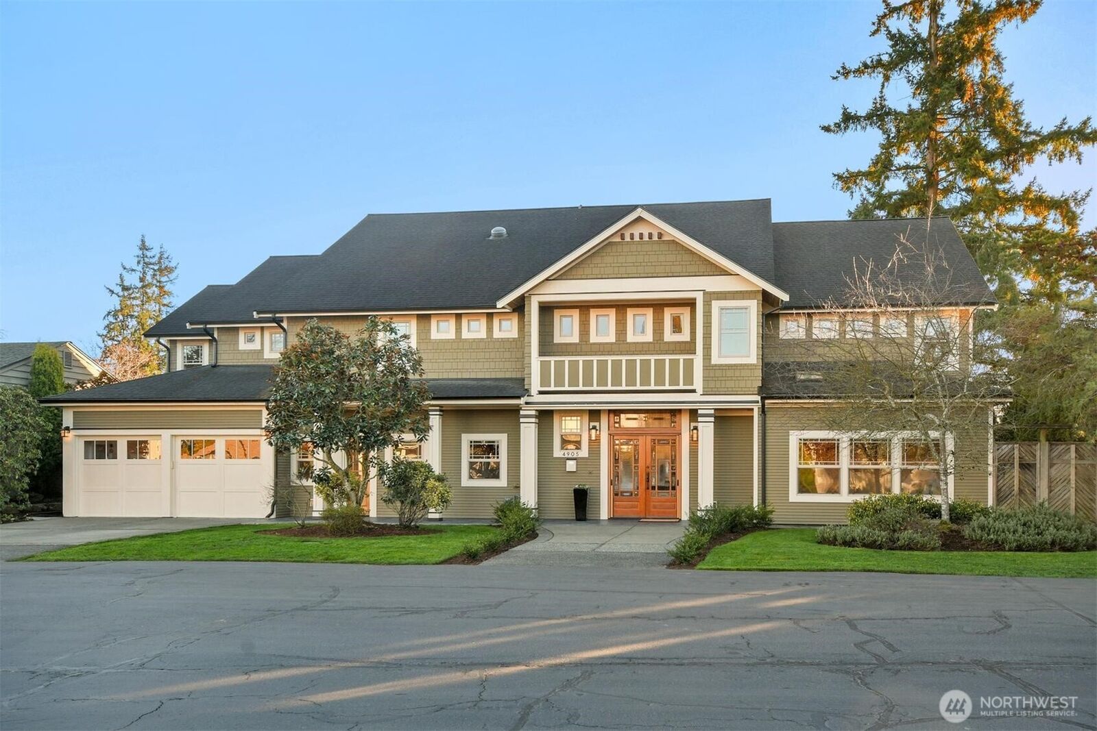 Property Photo: 4905 NE Park Place WA 98115