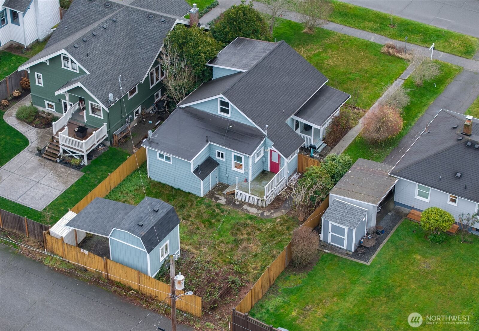 Property Photo:  1018  Rucker Avenue  WA 98201 