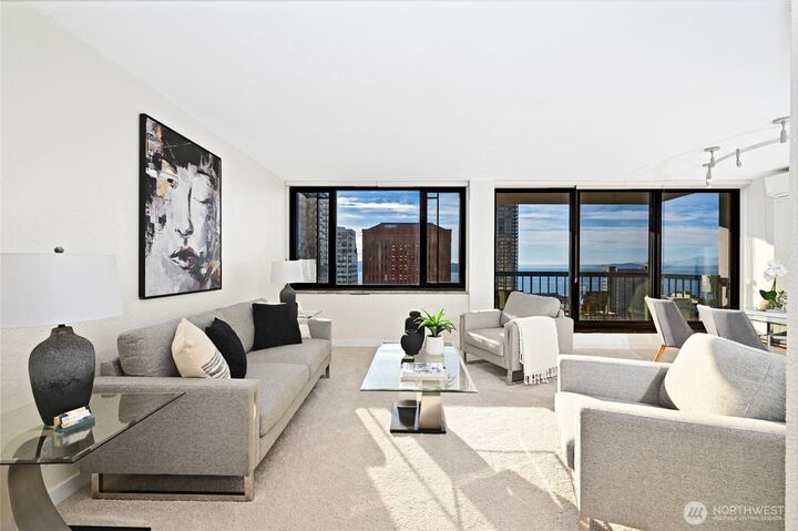 Property Photo:  2100  3rd Avenue 1502  WA 98121 