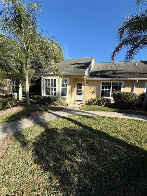 Property Photo:  1845 Waterford Drive 5  FL 32966 