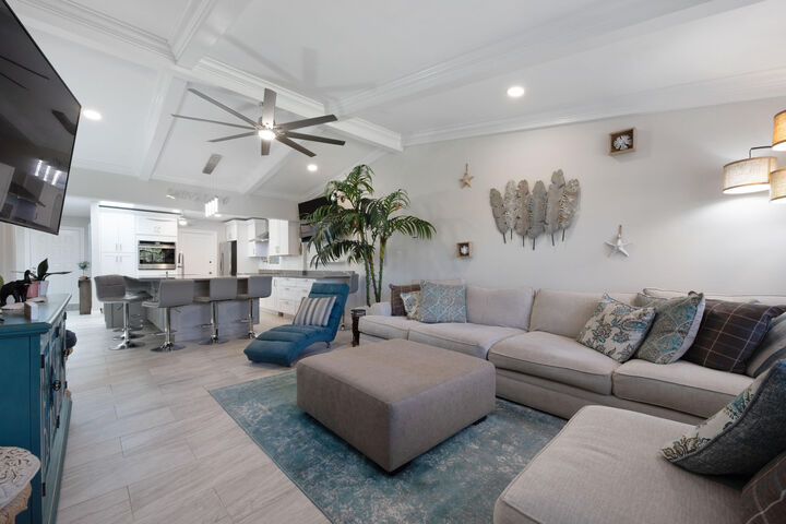 Property Photo:  7 Ridge Pointe Drive C  FL 33435 