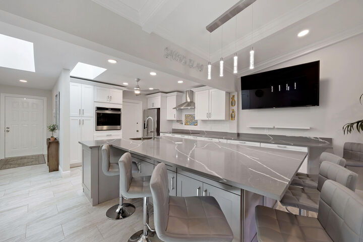 Property Photo: 7 Ridge Pointe Drive C FL 33435