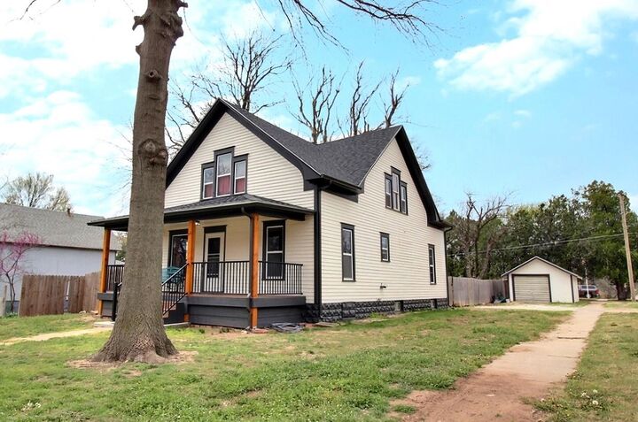 Property Photo:  635 Cedar St  KS 67068 