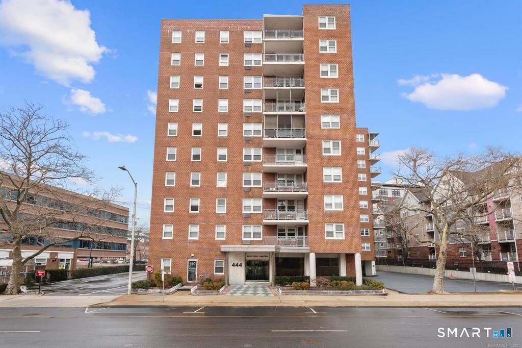 Property Photo:  444 Bedford Street Apt 3R  CT 06901 
