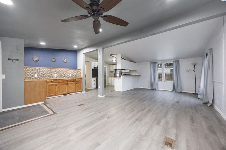 Property Photo: 9132 W Yellowstone Ave WA 99336