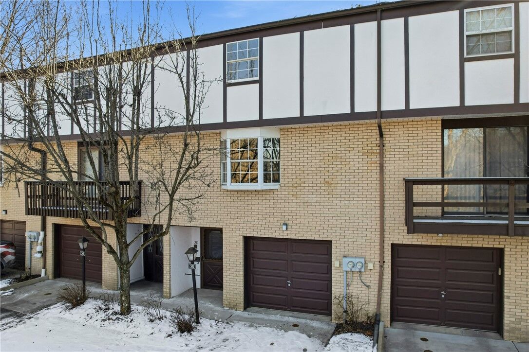 Property Photo:  38 Hiland Valley Ct C  PA 15229 