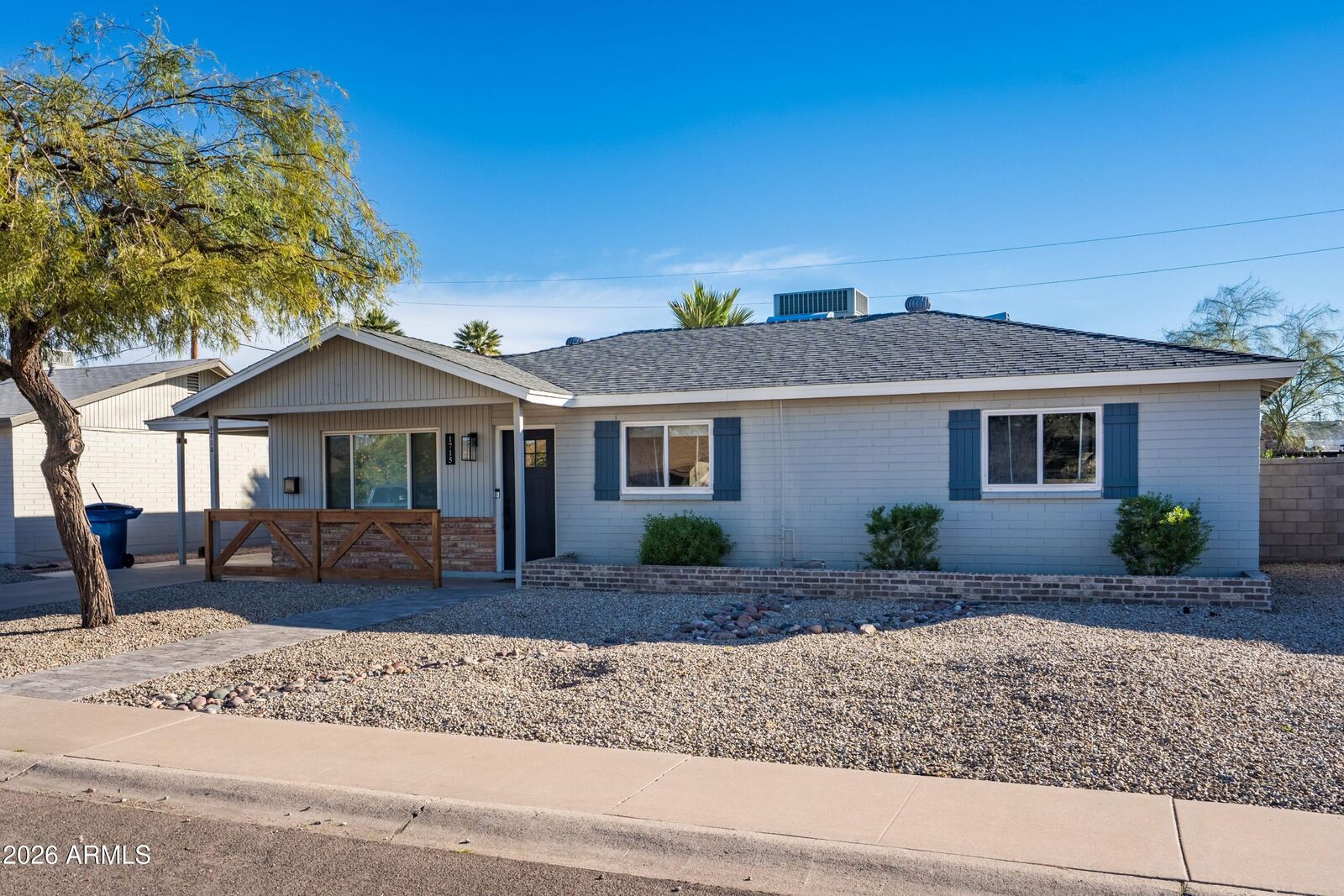 Property Photo: 1715 S Roberts Road AZ 85281
