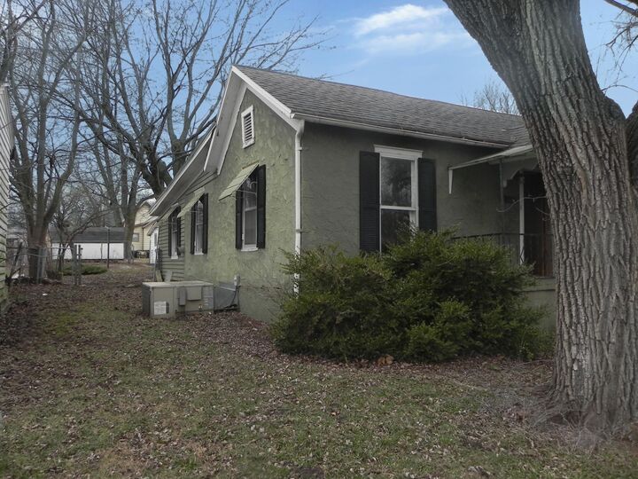 Property Photo: 1009 N Clark St MO 65265