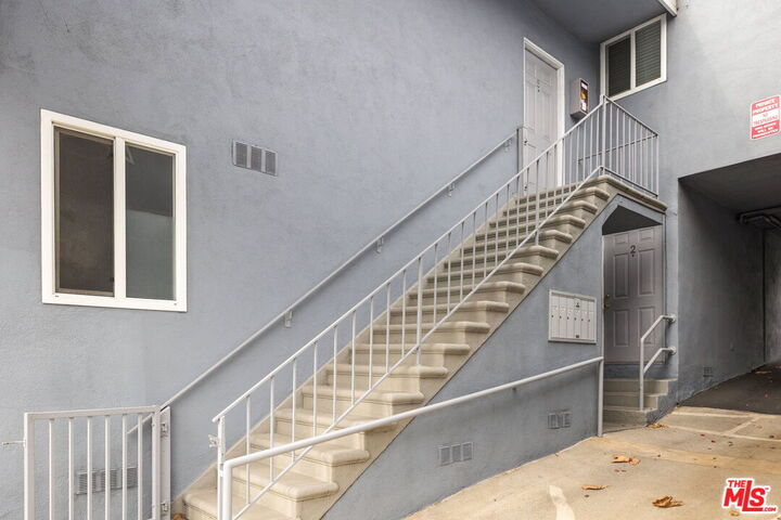 Property Photo:  161 W Channel Rd  CA 90402 