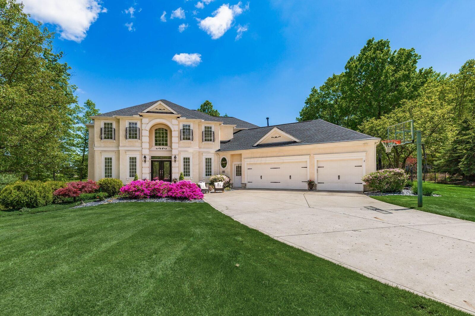 Property Photo: 10811 Eckington Drive OH 43016