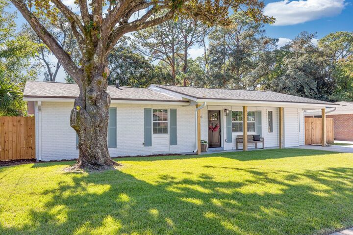 Property Photo: 230 SW Santa Rosa Street FL 32548
