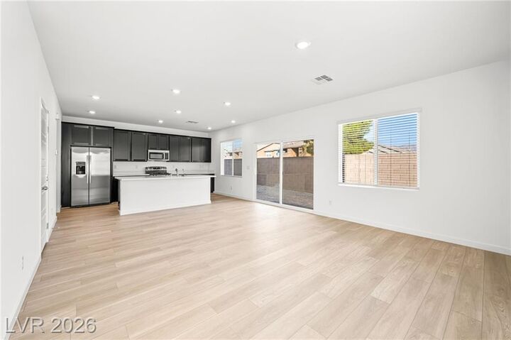 Property Photo:  