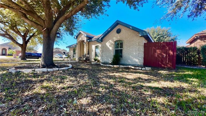 Property Photo:  467 Edgewood Avenue  TX 78541 