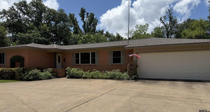 Property Photo: 2015 E Fifth St TX 75701