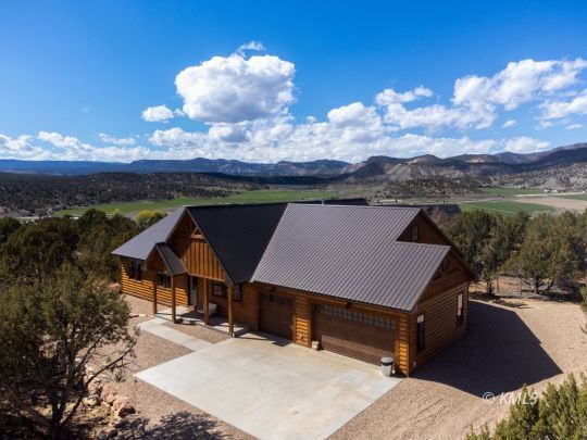 Property Photo: 1045 South Pinyon Pine Dr UT 84758