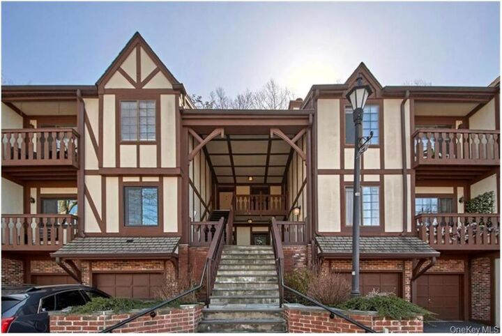 Property Photo:  72 Foxwood Circle  NY 10549 