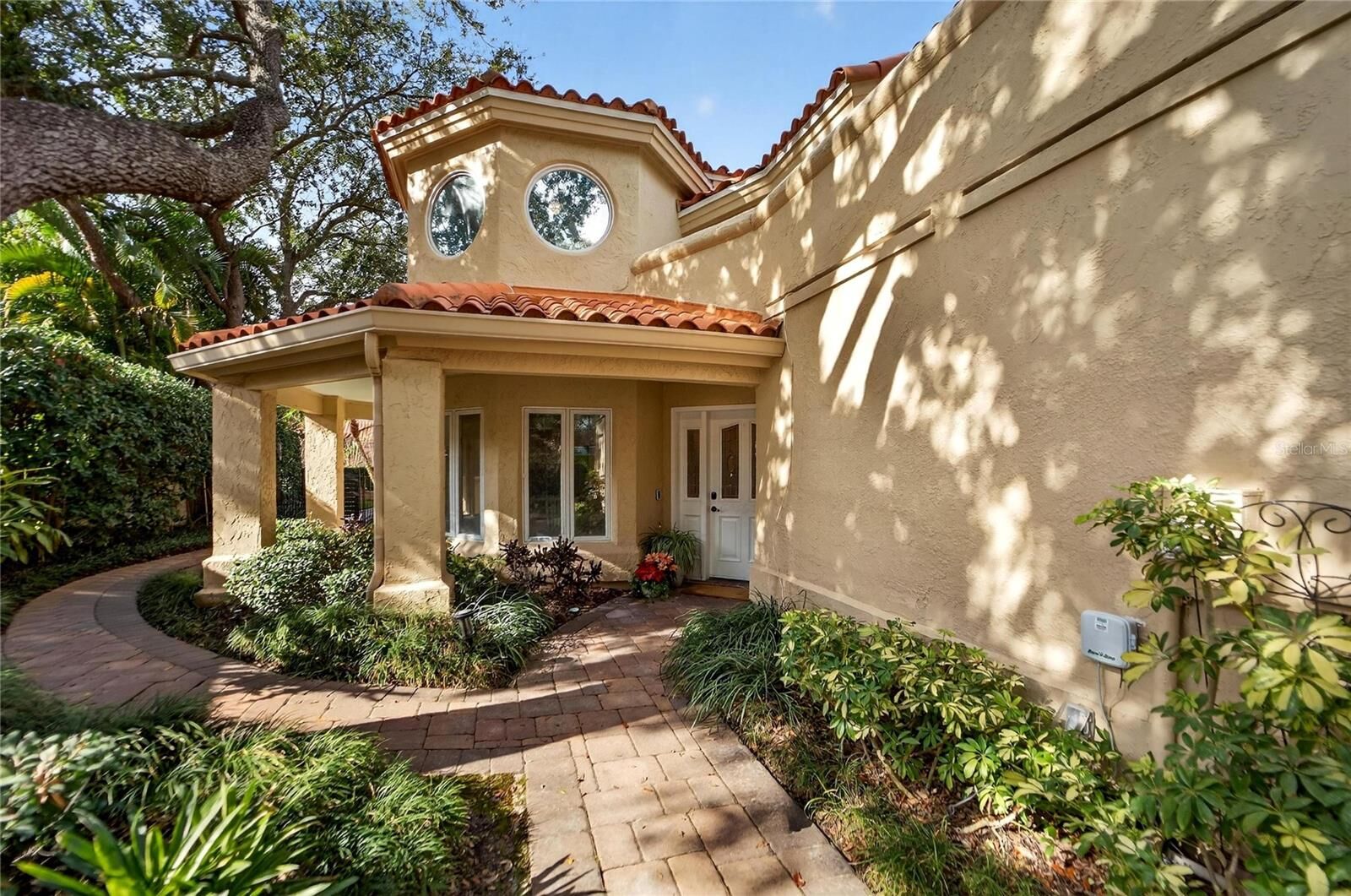 Property Photo:  1105 Flores De Avila  FL 33613 