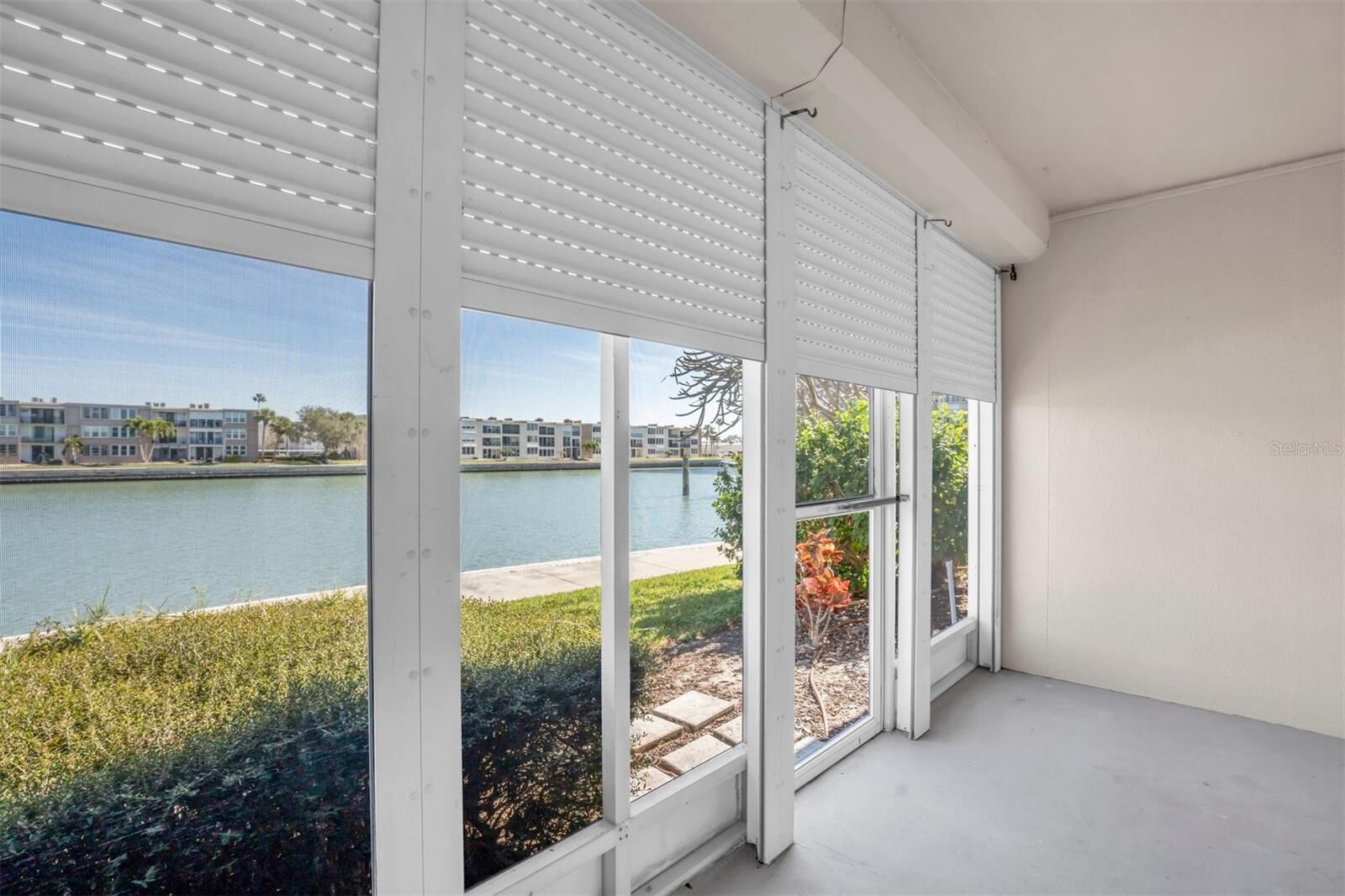 Property Photo:  7625 Sun Island Drive S 101  FL 33707 