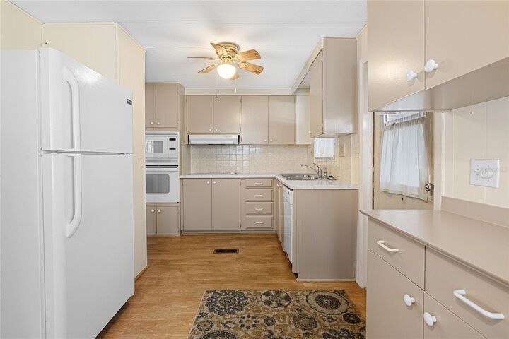 Property Photo:  512 Palo Verde Drive  FL 34748 