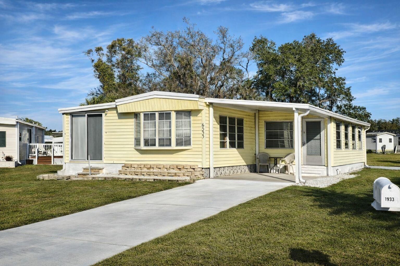 Property Photo: 6533 Honu Court FL 34287