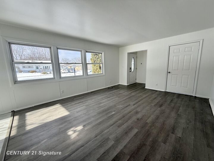Property Photo:  3310 Lexington Drive  MI 48601 