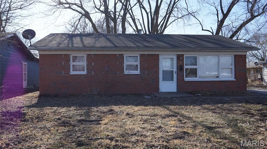 Property Photo:  17 Hanover Lane  IL 62206 
