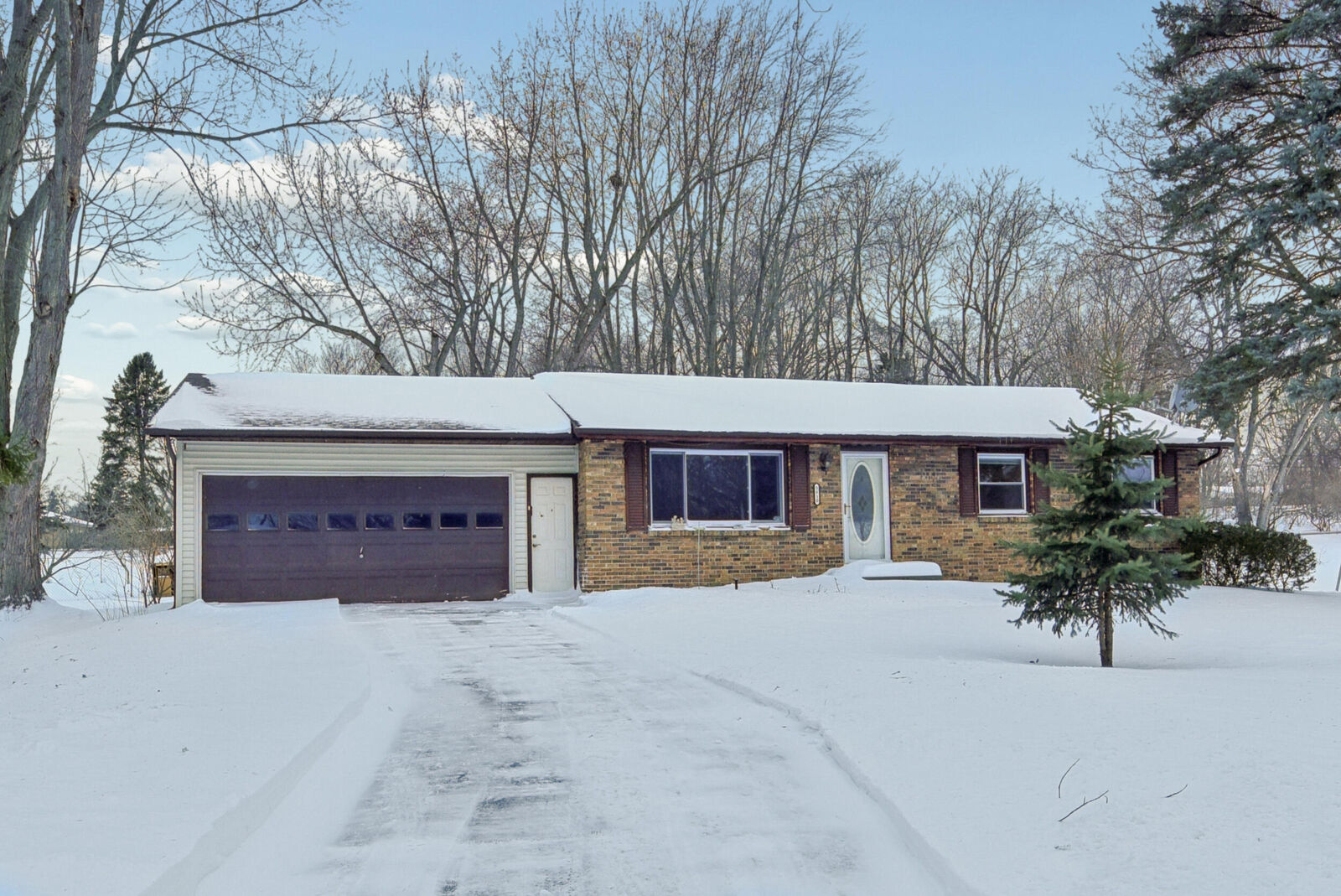 Property Photo:  5810 Ridge Road  MI 49127 