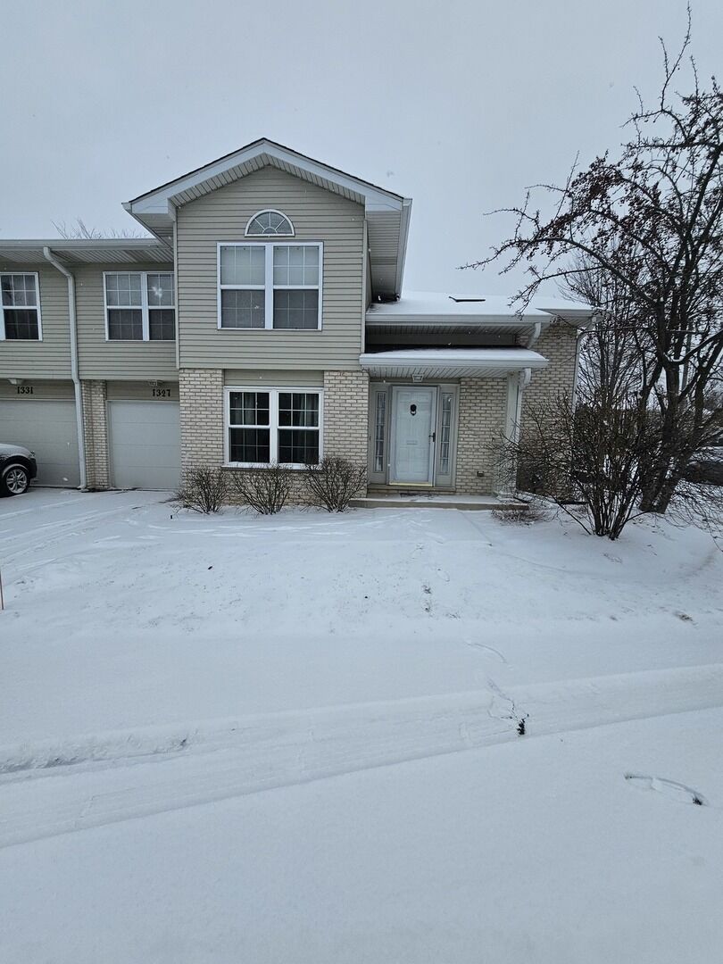 Property Photo: 1327 Sugar Court 1327 IL 60563