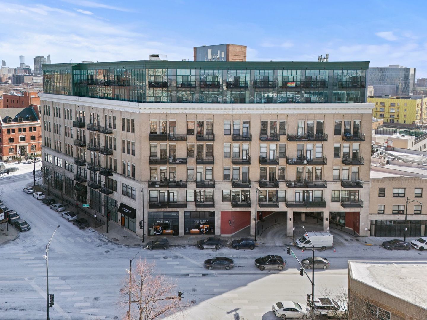 Property Photo: 1645 W Ogden Avenue 439 IL 60612