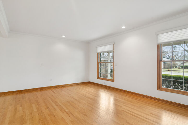 Property Photo:  1522 E Fleming Drive N  IL 60004 