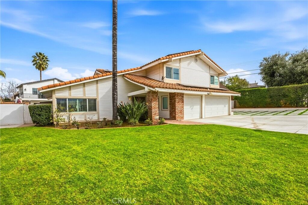 Property Photo: 215 San Rafael Street CA 92373